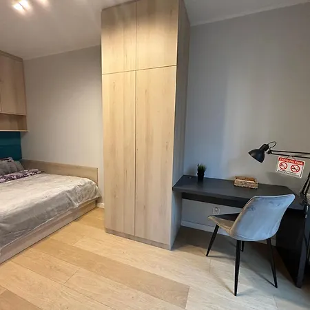 Chopin Park Lux Apartment, Self Check-in 24h, Free Parking, Air-conditioning شقة